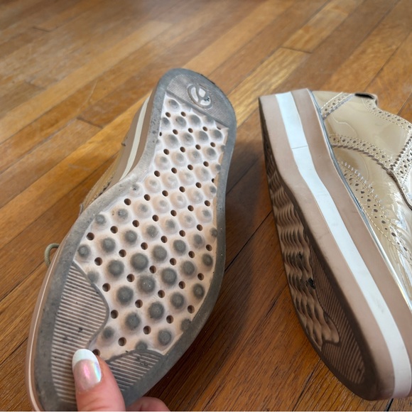 Elegant Tan Women's Brogues - Picture 9 of 10